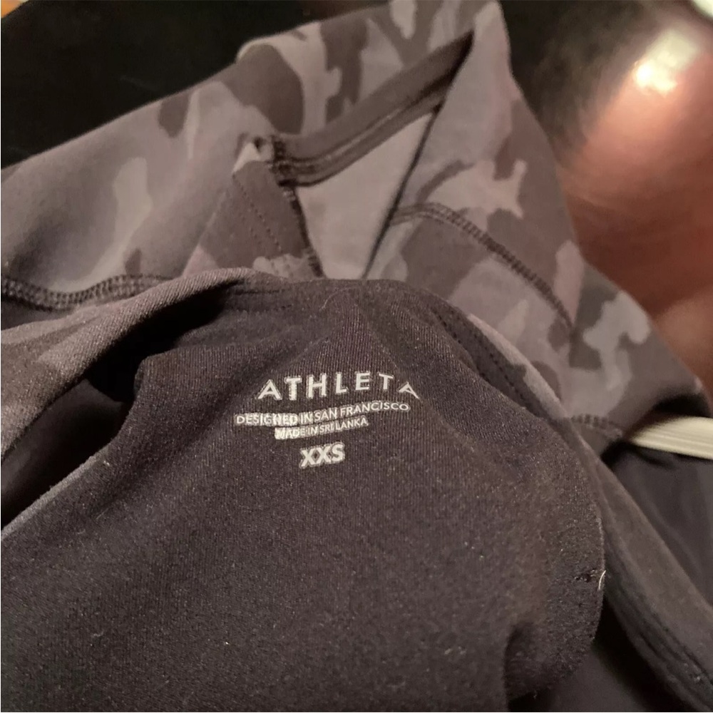 ATHLETA Black Camo A-C Conscious Crop Yoga & Fitness Tank Top #531127 XS - Picture 4 of 4
